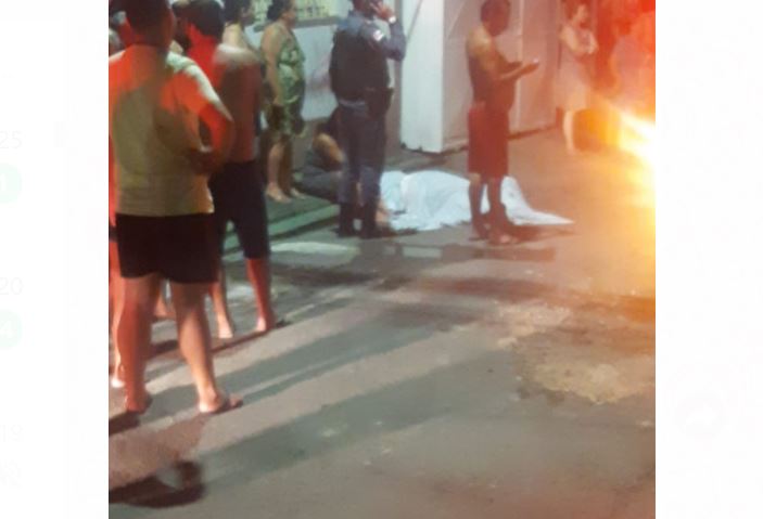 Jovem é crivado de balas perto de shopping em Manaus