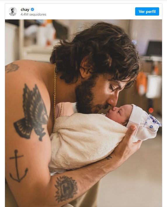 Nasce terceira filha de Chay Suede e Laura Neiva; veja fotos de Ana