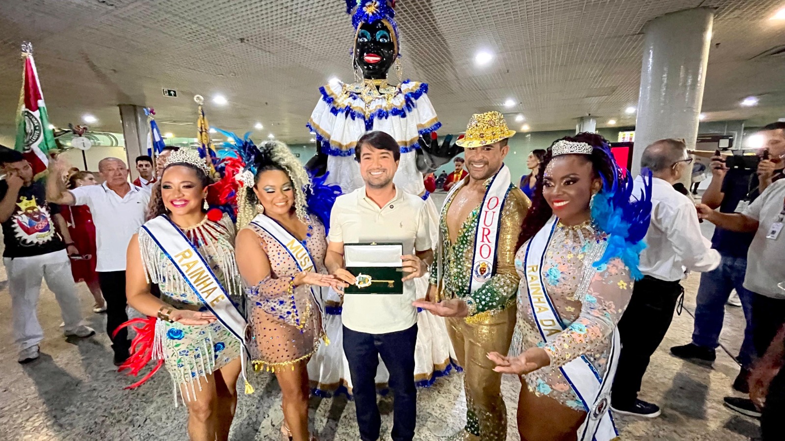 Kamélia recebe chave e inaugura o calendário carnavalesco de Manaus