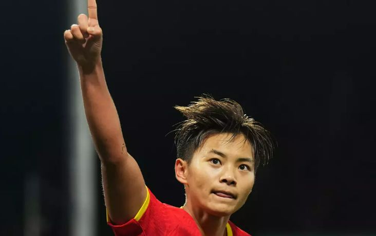 China joga com uma a menos, mas vence Haiti com gol de pênalti