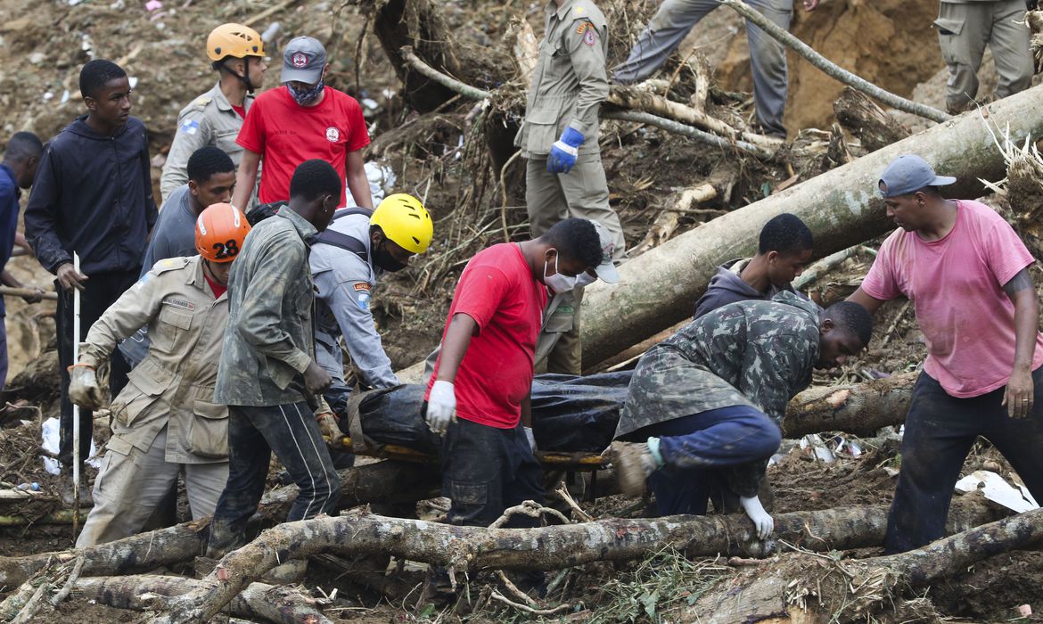 Chuva em Petrópolis já deixou mais de 100 mortos