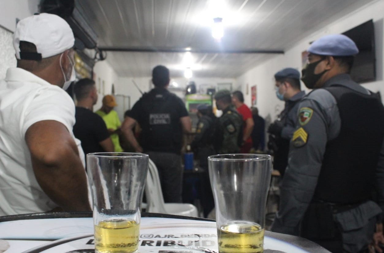 Após denúncia anônima, festa clandestina é encerrada pela polícia em Manaus