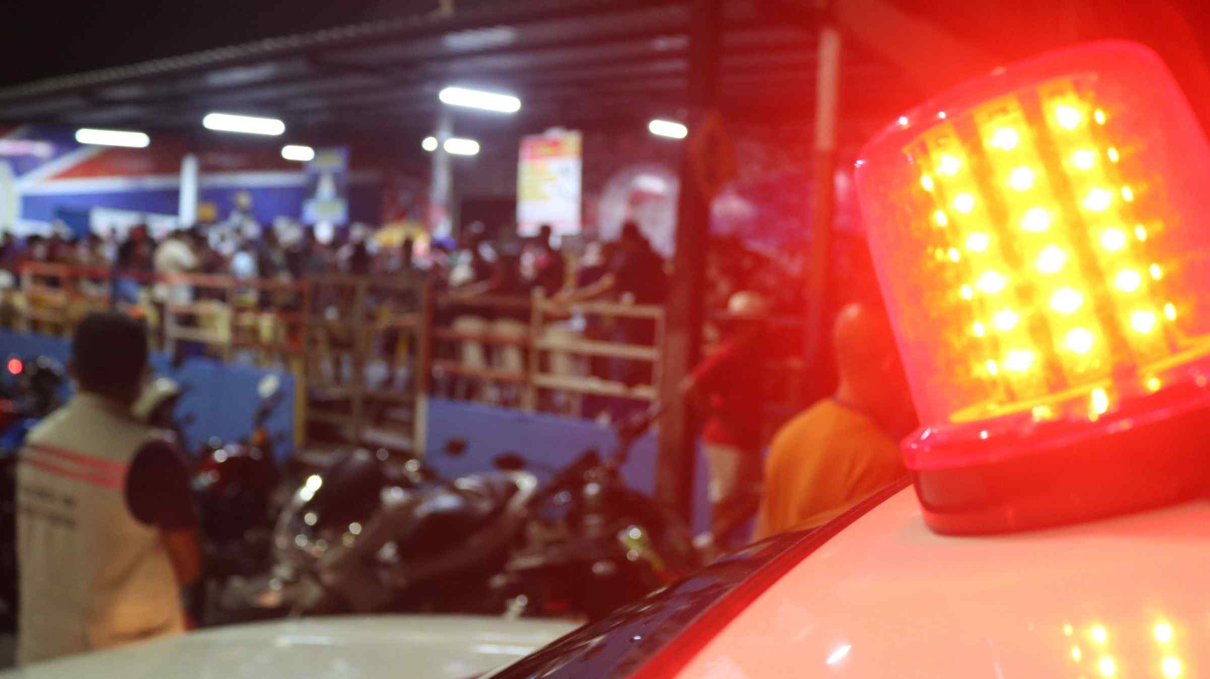 CIF autua seis estabelecimentos em Manaus e dono de bar acaba da delegacia