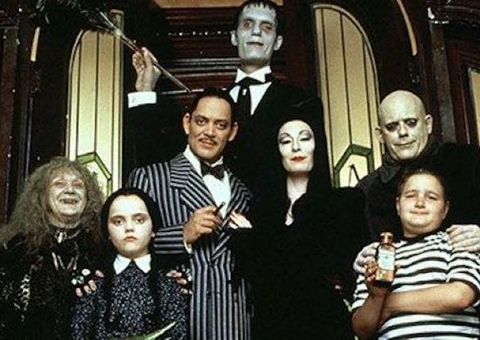 Tim Burton está desenvolvendo live-action de A Família Addams