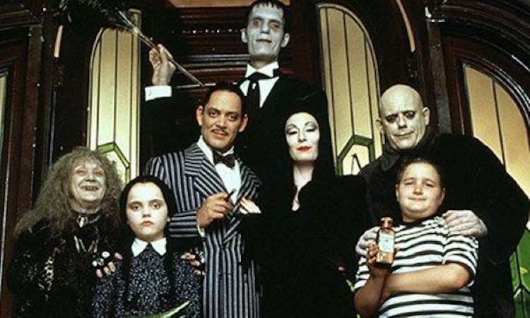 Tim Burton está desenvolvendo live-action de A Família Addams