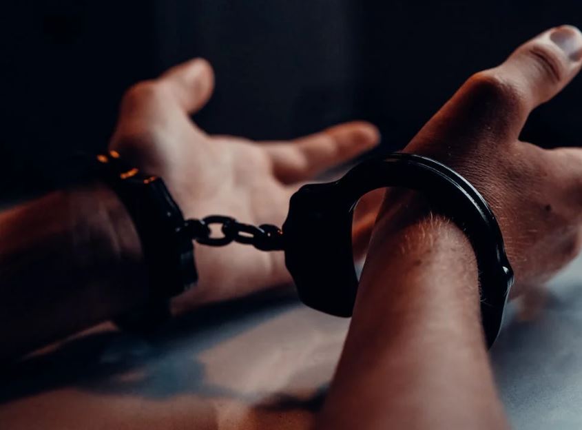 Suspeito de estuprar duas adolescentes é preso dentro de fórum no Amazonas