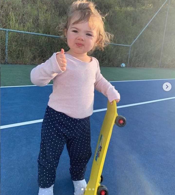 Rafael Vitti encanta ao mostrar Clara Maria ‘andando’ de skate