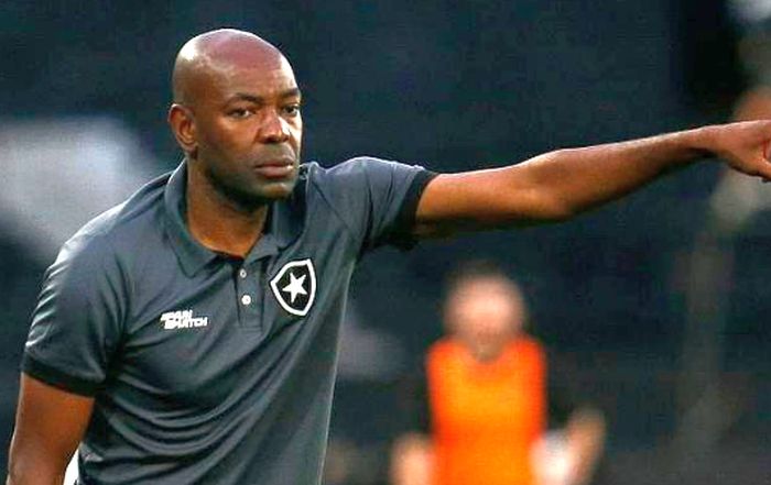 Botafogo tem boa impressão com interino e quer convicção por novo técnico