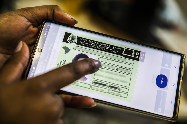 Golpe da CNH irregular faz vítimas com sites falsos e cobrança via Pix