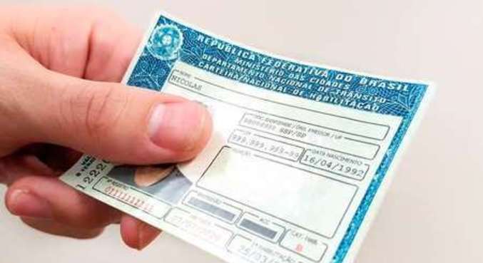 Contran suspende multa por vencimento da CNH