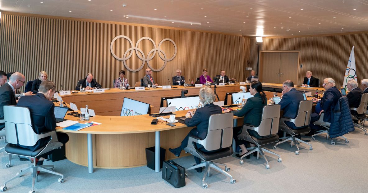 Críticas ao retorno de russos às competições são lamentáveis, diz COI