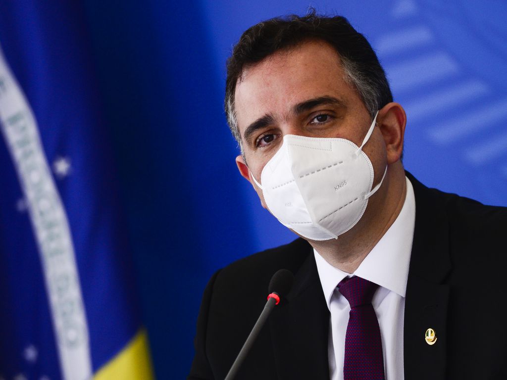 Auxílio emergencial pode ser prorrogado por até 2 meses, diz Pacheco