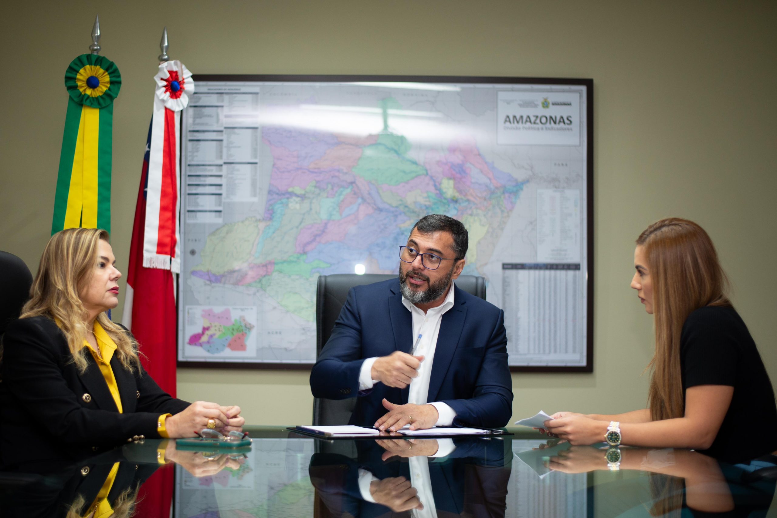 Wilson Lima assina decreto que mantém escolas cívico-militares no Amazonas 