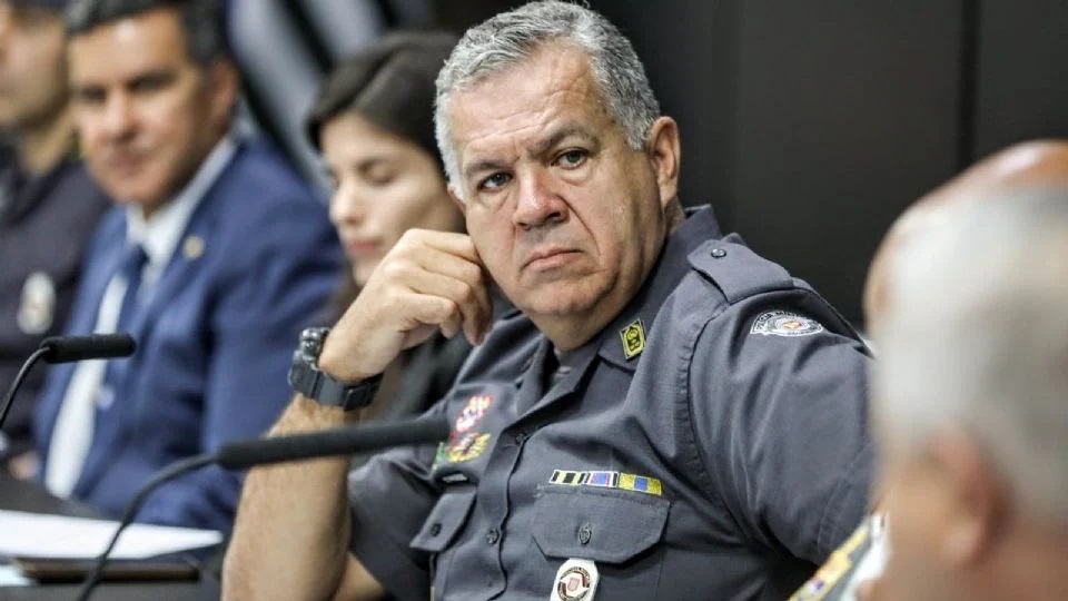 Chefe da PM diz que foi 'erro emocional' arremessar homem da ponte