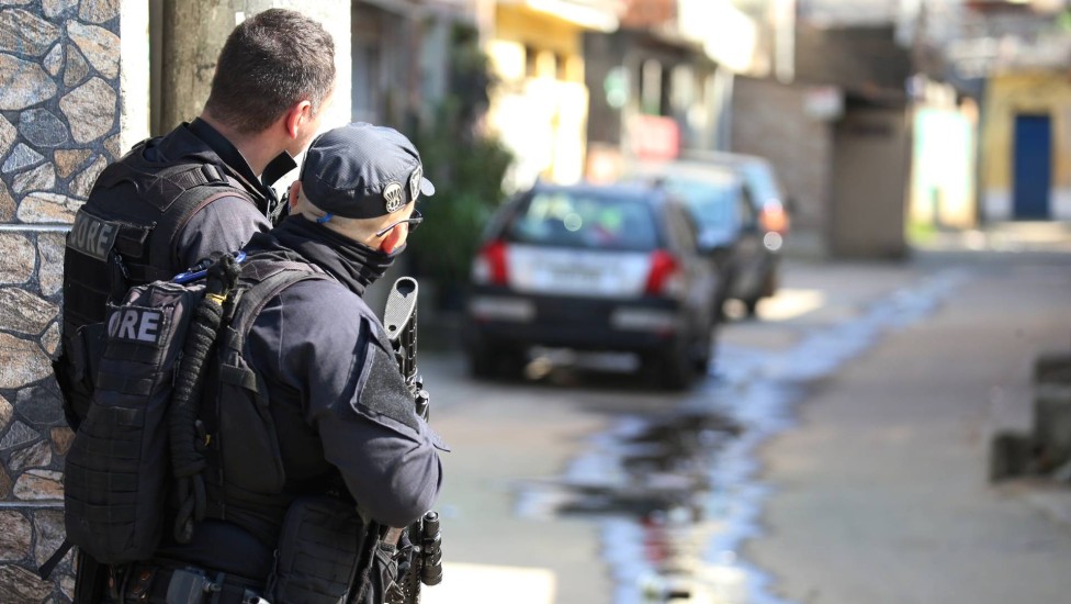 Mulheres que foram alvos de operação policial por engano são indenizadas