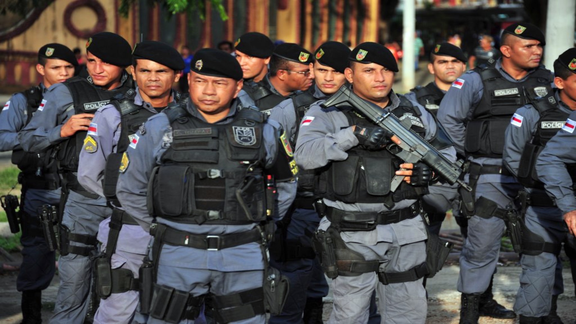 Governo efetua promoção de 234 policiais e bombeiros militares do Amazonas