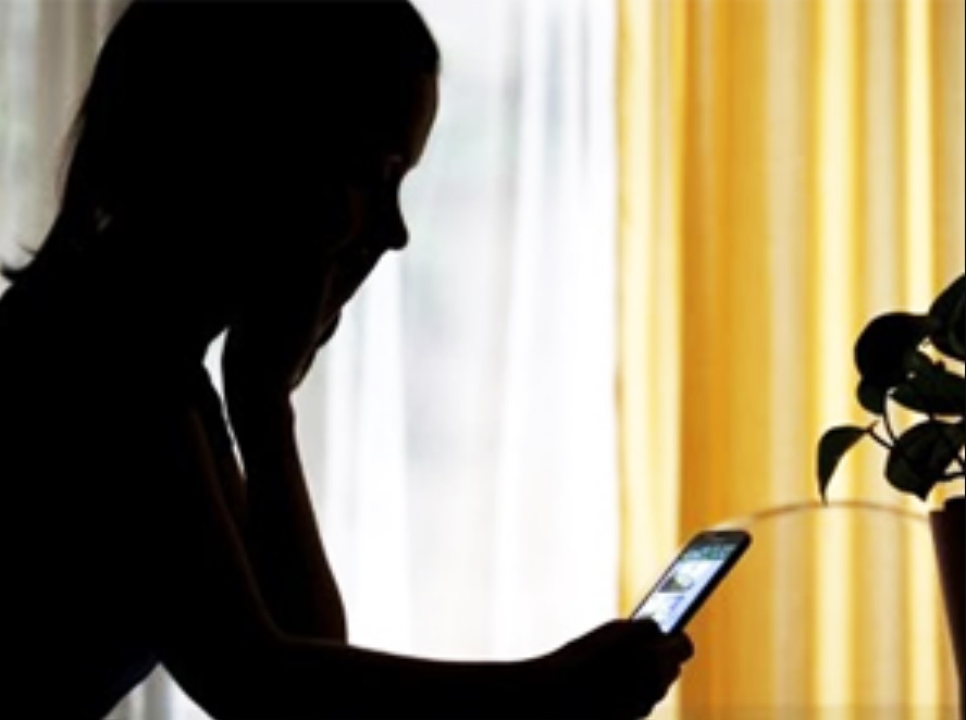 Homem é condenado a pagar R$ 15 mil à ex após divulgar fotos íntimas