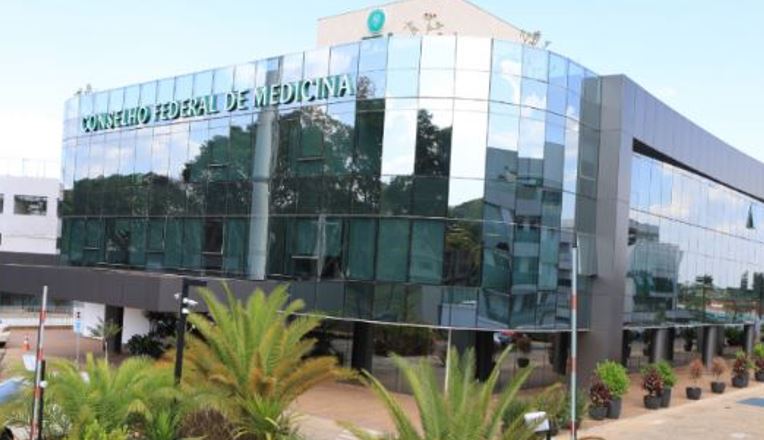 Entram em vigor novas regras sobre publicidade médica nesta segunda