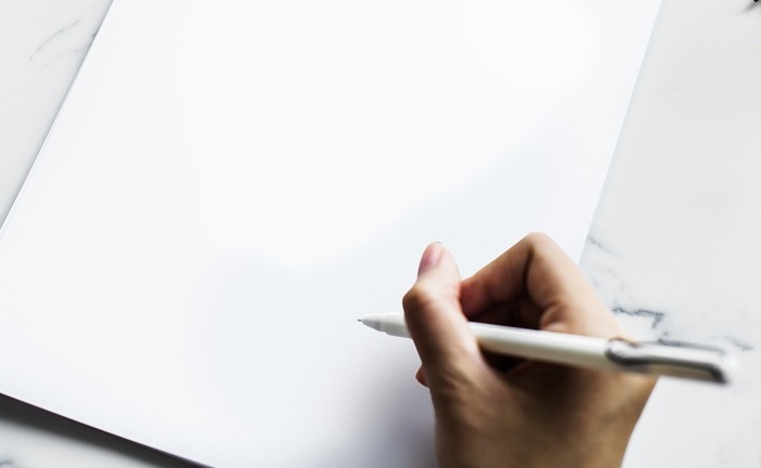 Patroa é condenada por forçar doméstica a assinar recibos atrasados