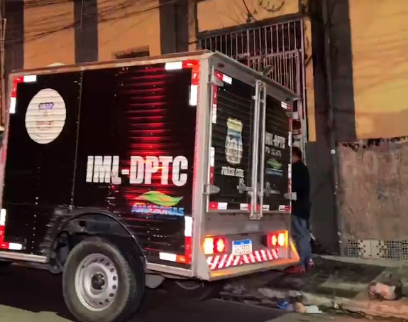 Homem esquartejado é encontrado em saco plástico no Centro de Manaus