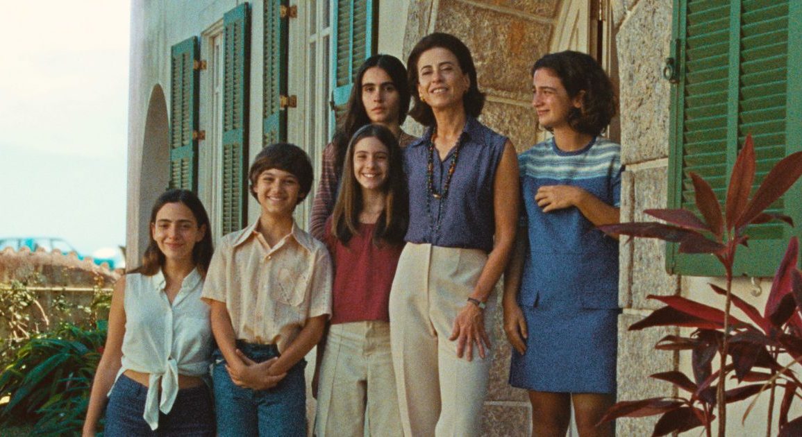 Walter Salles comemora indicações de 'Ainda Estou Aqui' ao Globo de Ouro