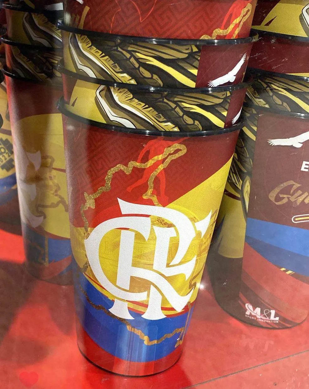 Flamengo erra país da final da Libertadores em copo temático 