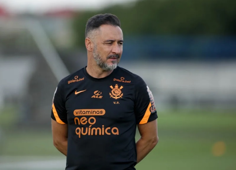 Corinthians anuncia saída do técnico Vítor Pereira