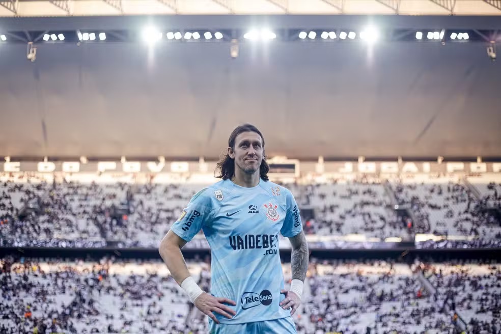 Cássio acerta com o Cruzeiro e discute rescisão com Corinthians