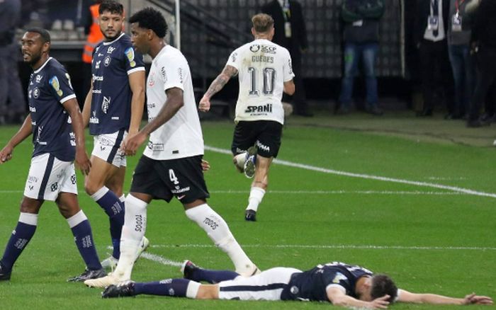 Lista de dispensas de Mano no Corinthians pode chegar a 20 atletas