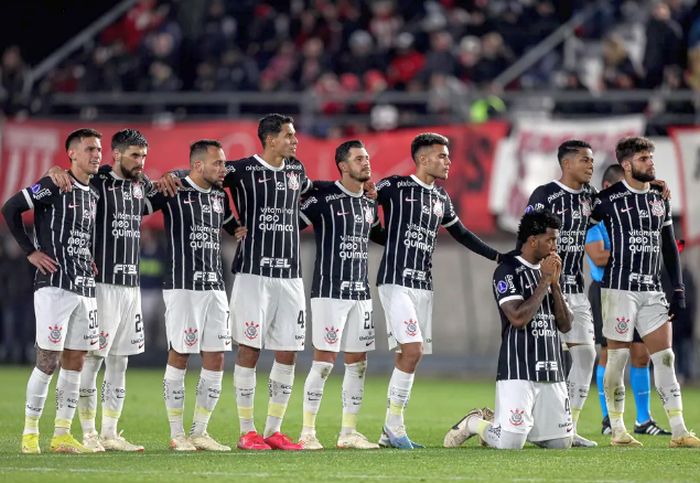 Mano aposta em título para driblar armadilha de eleição no Corinthians