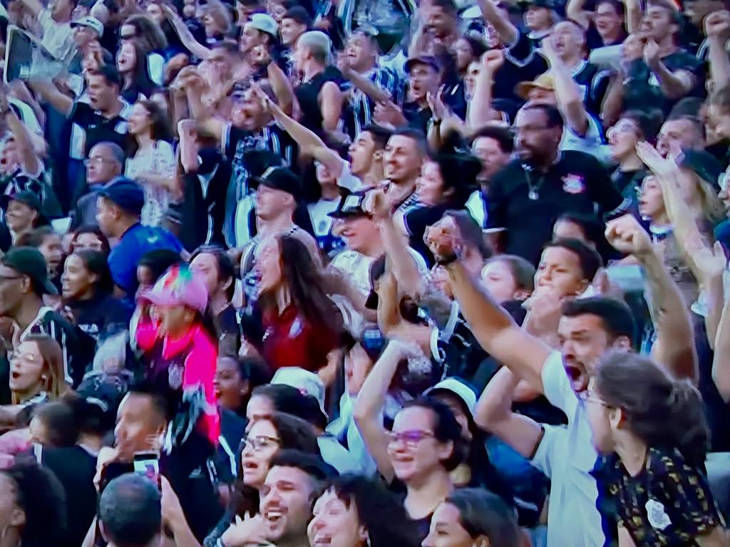 Vaias passam de Luxemburgo para time e corintianos já não escondem impaciência