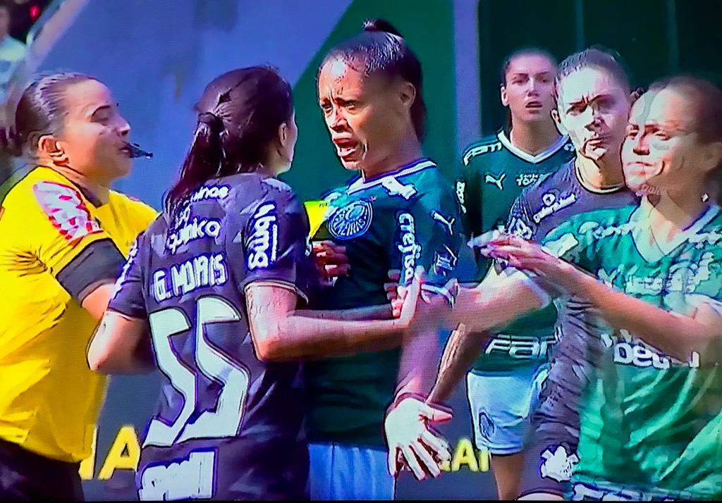 Corinthians goleia Palmeiras e está na final do Brasileiro feminino