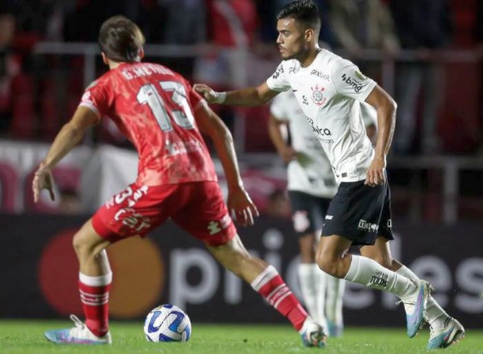 Corinthians empata com Argentinos Juniors e complica grupo da Libertadores