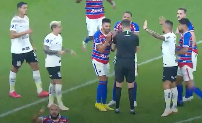 Corinthians e Fortaleza empatam e deixam aberta disputa por vaga em final