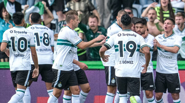 Coritiba bate Athletico em clássico e encerra seca de 8 jogos no Brasileiro