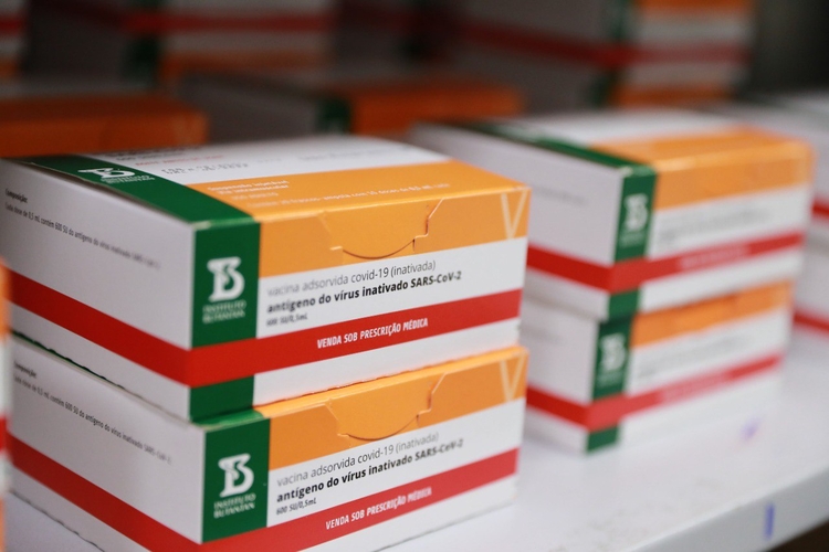 Butantan entrega mais 1 milhão de doses da Coronavac ao Ministério da Saúde