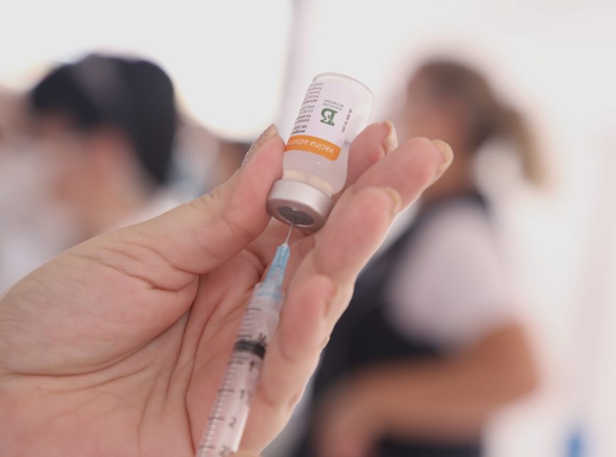 Erro faz 46 pessoas receberem Coronavac ao invés de vacina contra a gripe