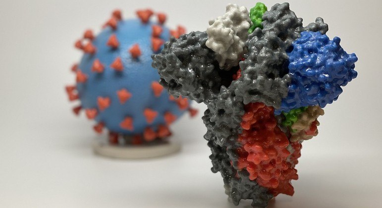 Estudo mostra que vacina da Pfizer protege contra variantes do coronavírus 