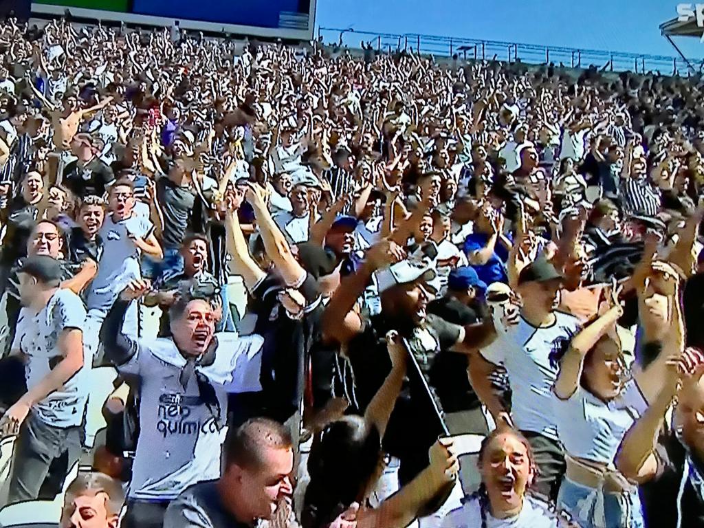Como torcida do Corinthians foi de 7 minutos mágicos a balde de água fria