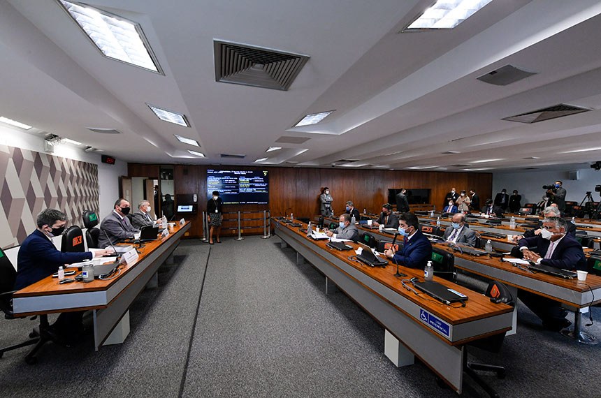 Senadores pedem ao STF que abra inquérito sobre prevaricação de Bolsonaro 