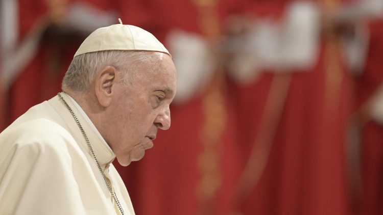 Papa Francisco é hospitalizado em Roma