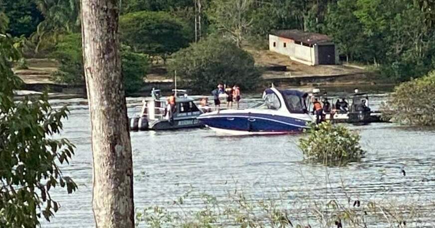 Criança desaparece após naufrágio de barco no lago do Mariano, em Manaus