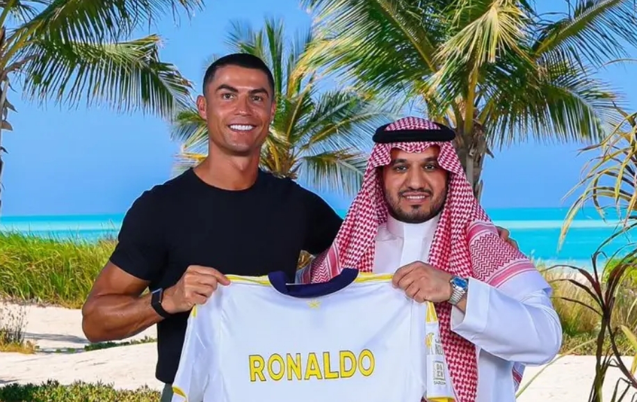 Al-Nassr anuncia renovação com Cristiano Ronaldo até 2027