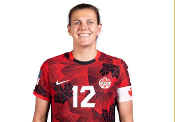 Canadense perde pênalti e a chance de ser recordista em copas