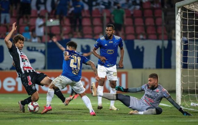 Cruzeiro busca feito inédito com Pezzolano para chegar à final do Mineiro