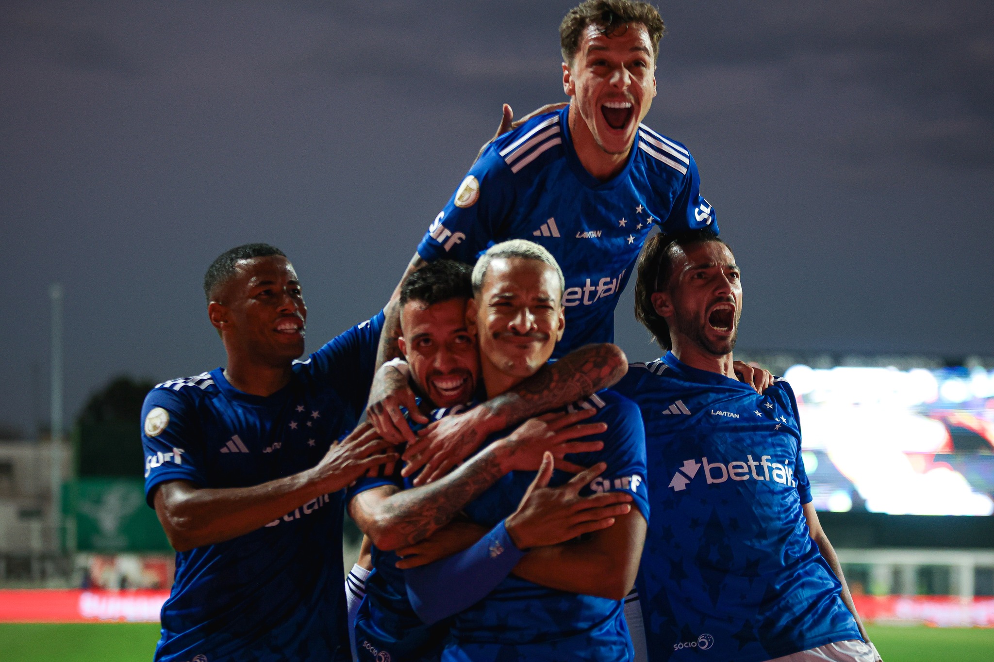 Cruzeiro vence Bragantino por 2 a 1 no Brasileirão; veja detalhes do jogo