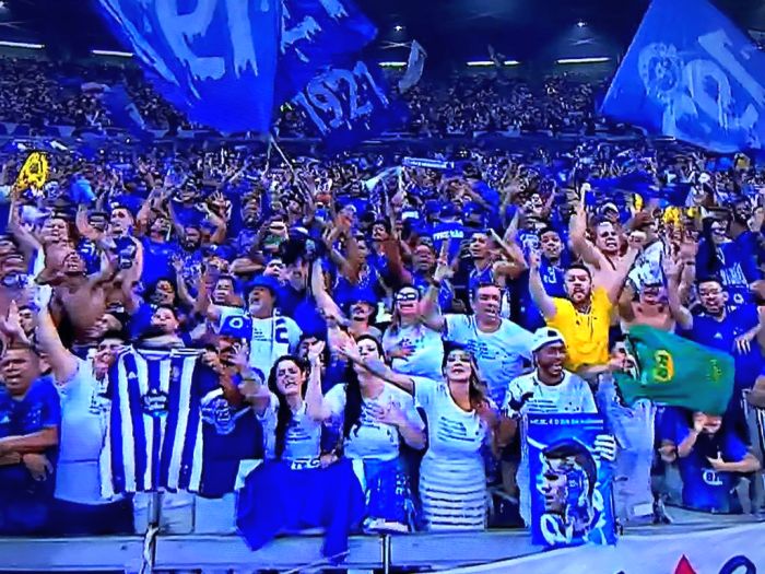 Cruzeiro detona Vasco e volta à 1ª divisão do Brasileirão
