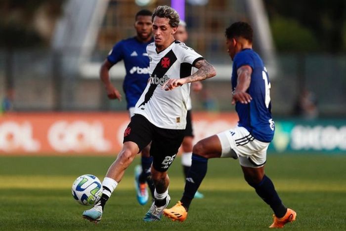 Cruzeiro vence Vasco em São Januário e amplia crise no clube carioca