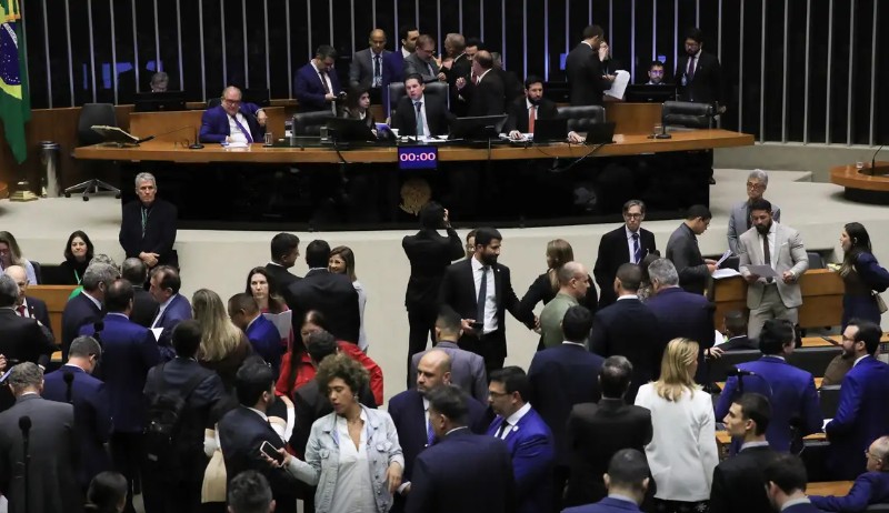 Câmara aumenta penas para crimes como extorsão e escudo humano