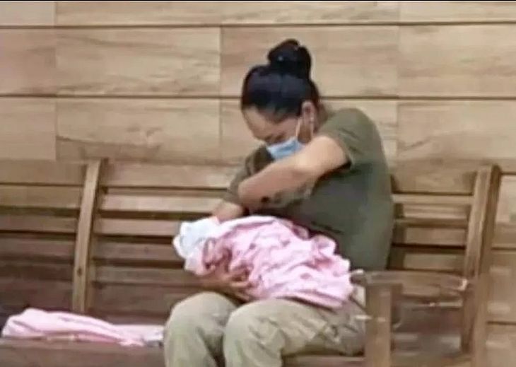 Pai vende bebê de um mês para comprar celular e acaba preso